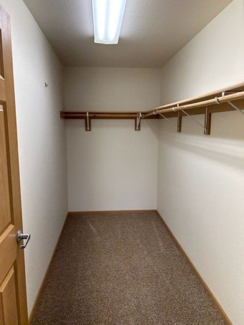 Madison Apartment: 5440 Congress Ave