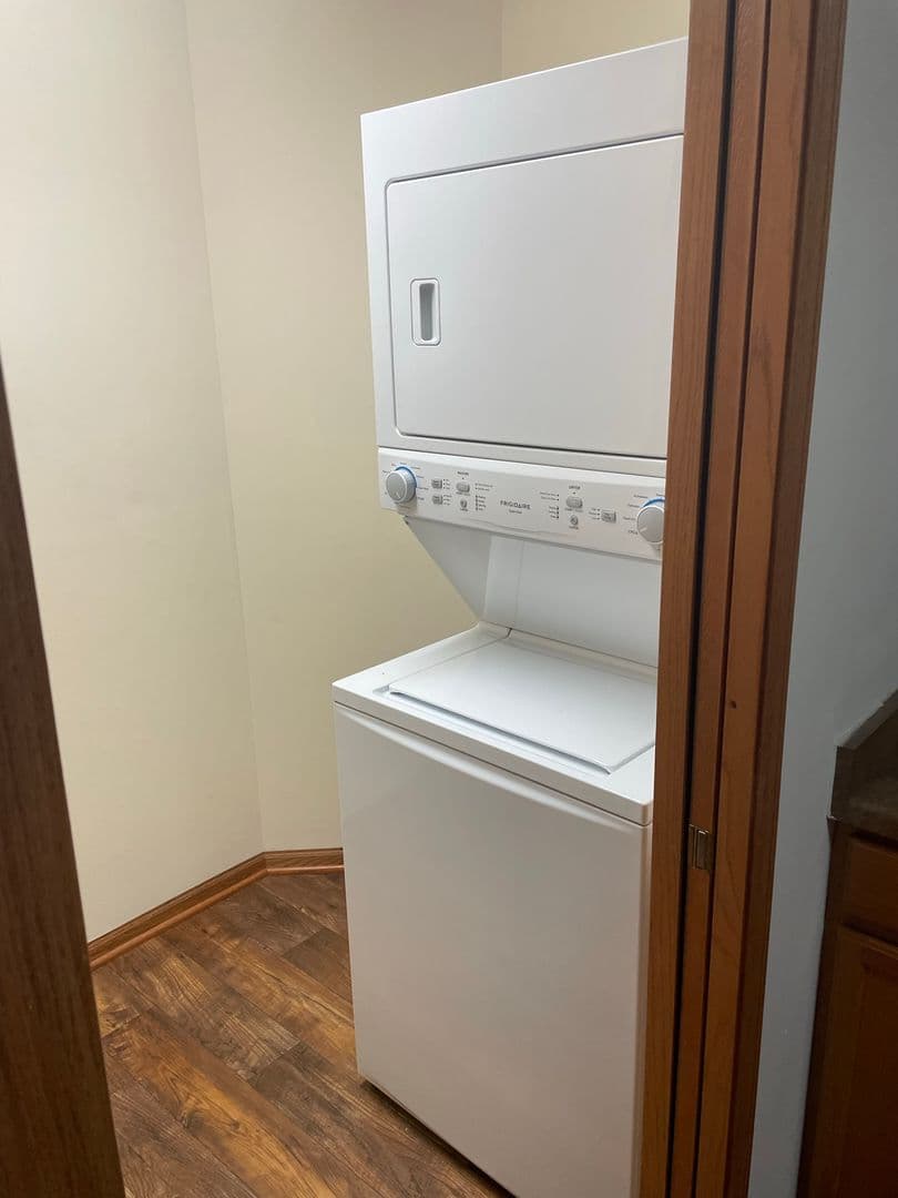 Madison Apartment: 925 Harrington Dr