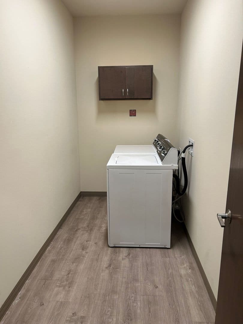 Madison Apartment: 5440 Congress Ave