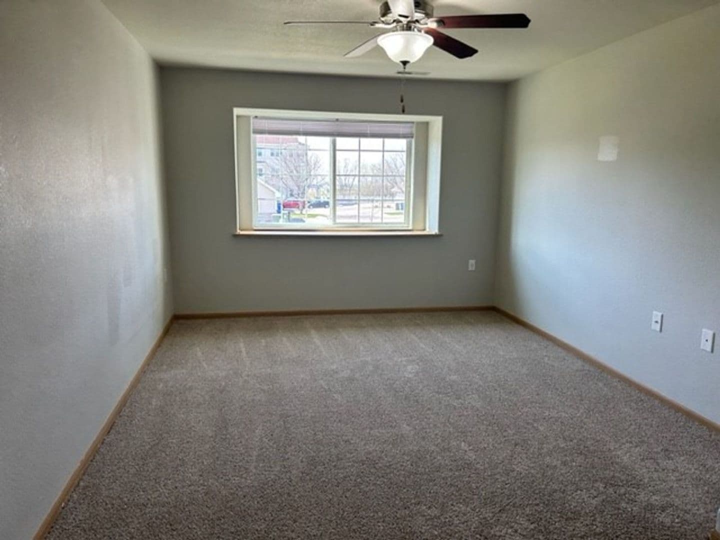 Madison Apartment: 5440 Congress Ave