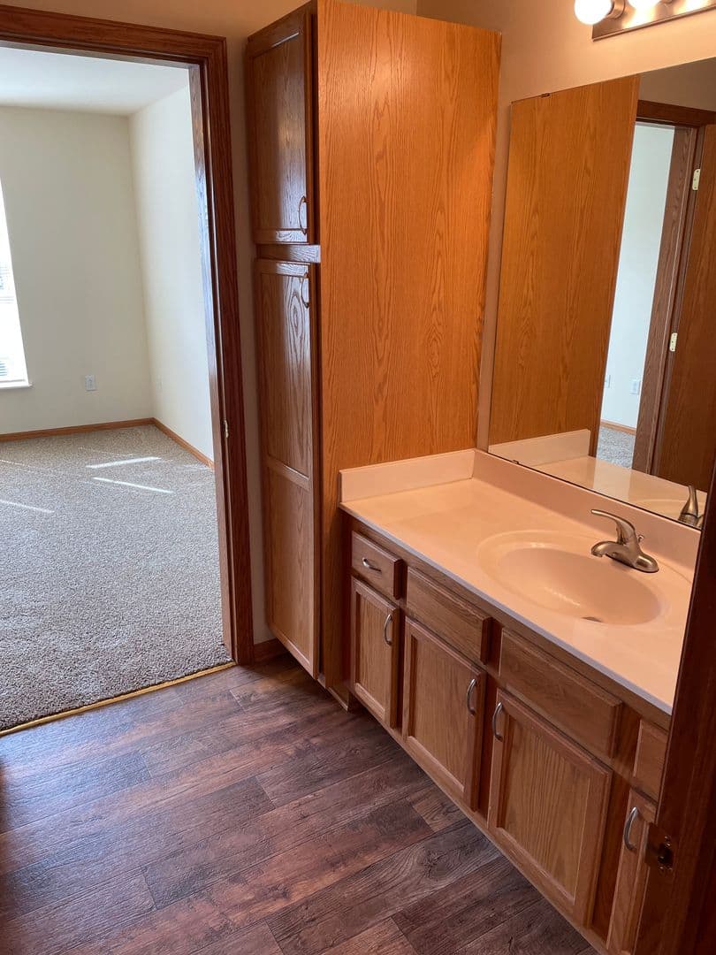 Madison Apartment: 925 Harrington Dr