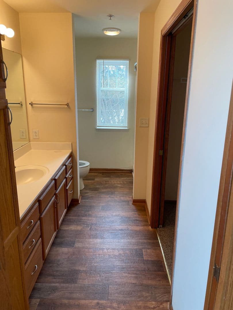 Madison Apartment: 925 Harrington Dr