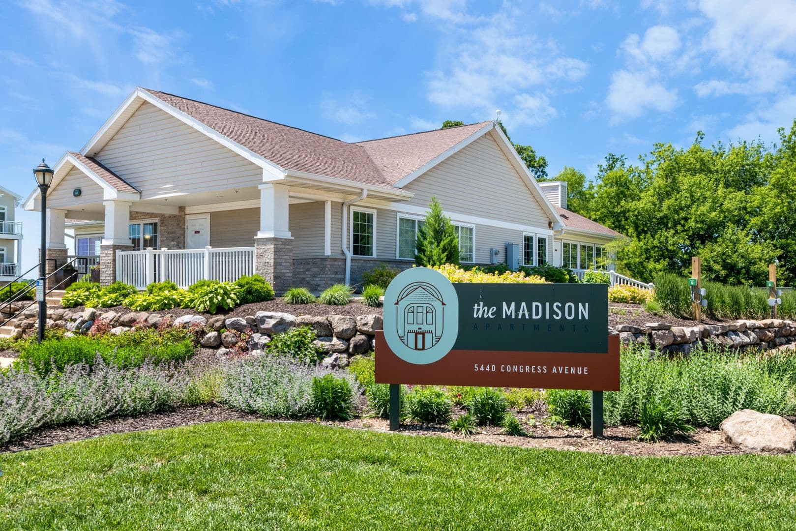Madison Apartment: 5440 Congress Ave