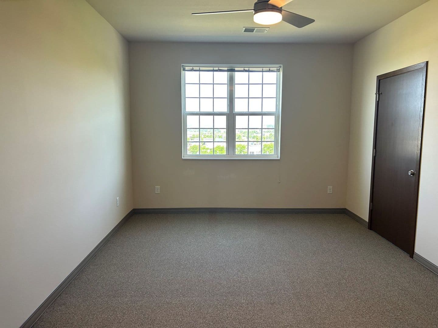 Madison Apartment: 5440 Congress Ave