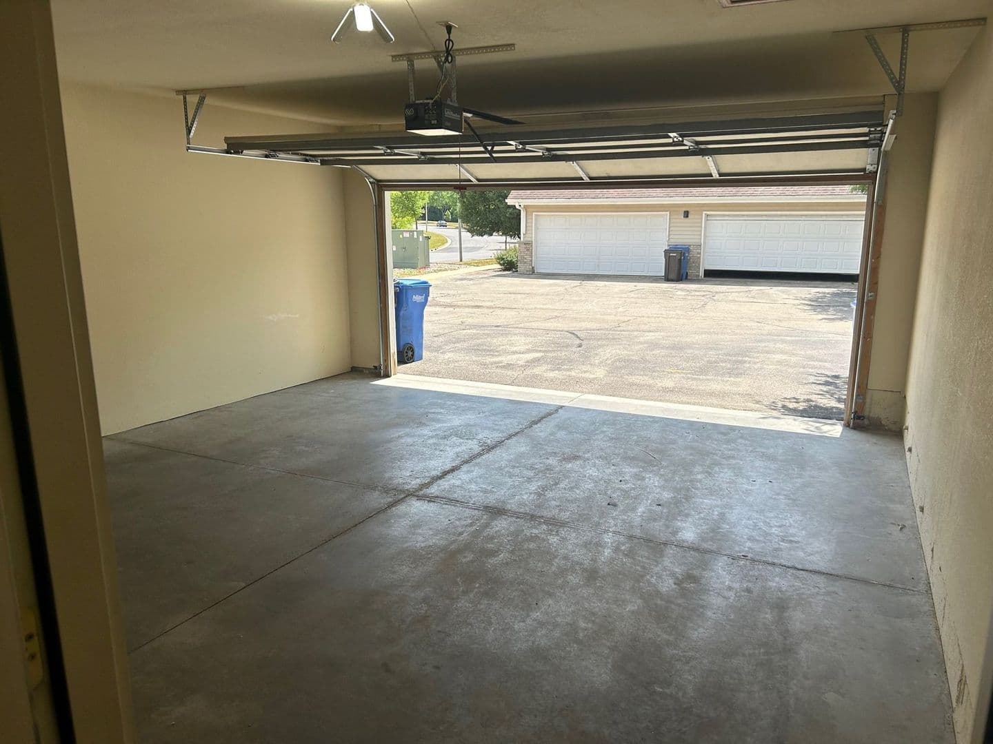 Madison Apartment: 5440 Congress Ave