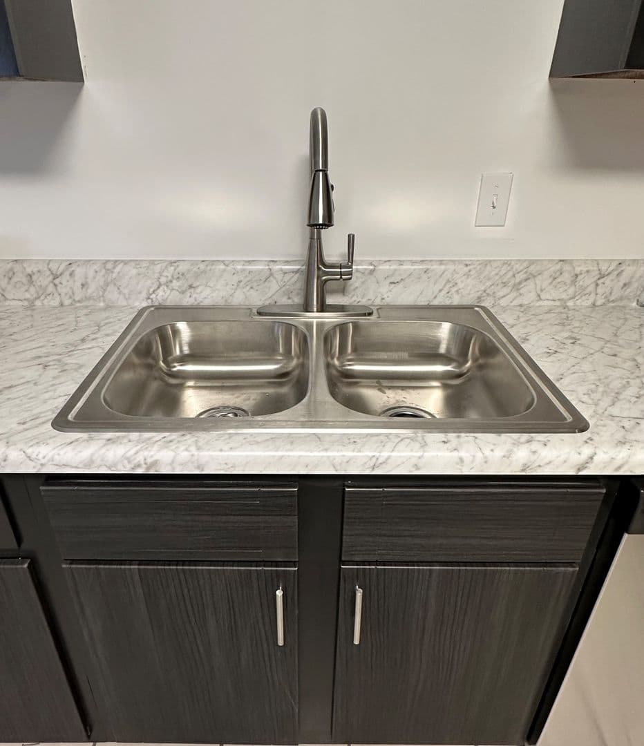 Hernando Apartment: 284 Fountain Lane