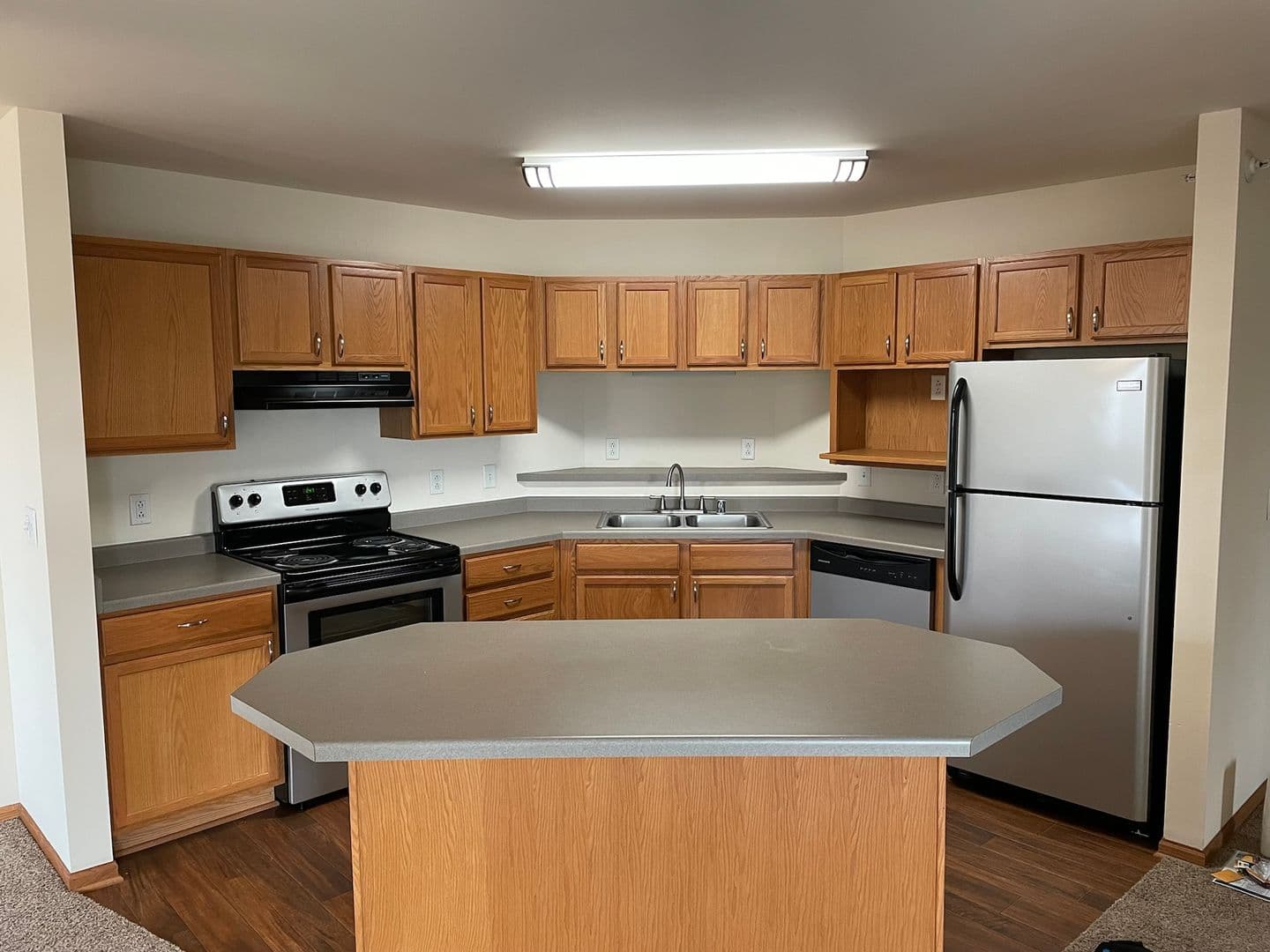 Madison Apartment: 925 Harrington Dr