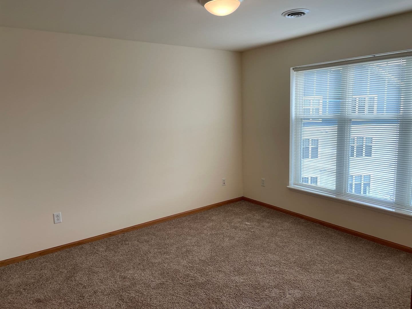 Madison Apartment: 925 Harrington Dr
