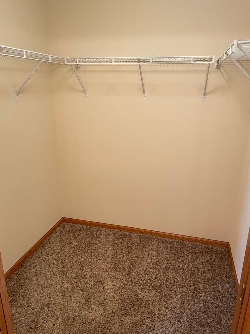 Madison Apartment: 925 Harrington Dr