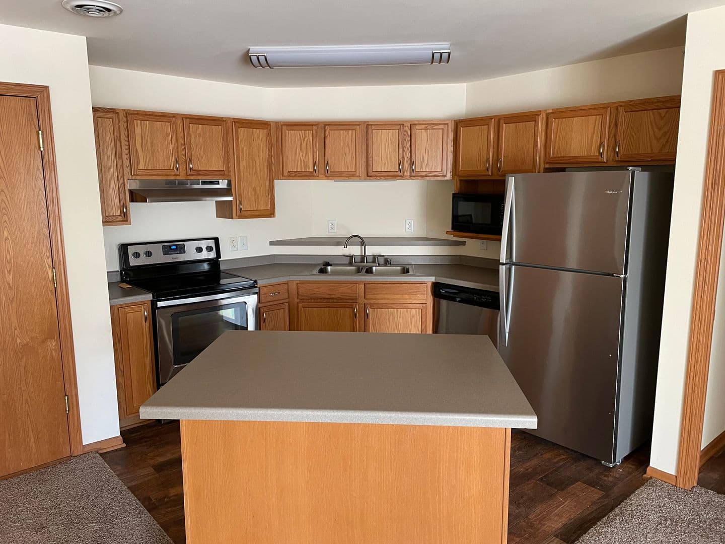Madison Apartment: 925 Harrington Dr