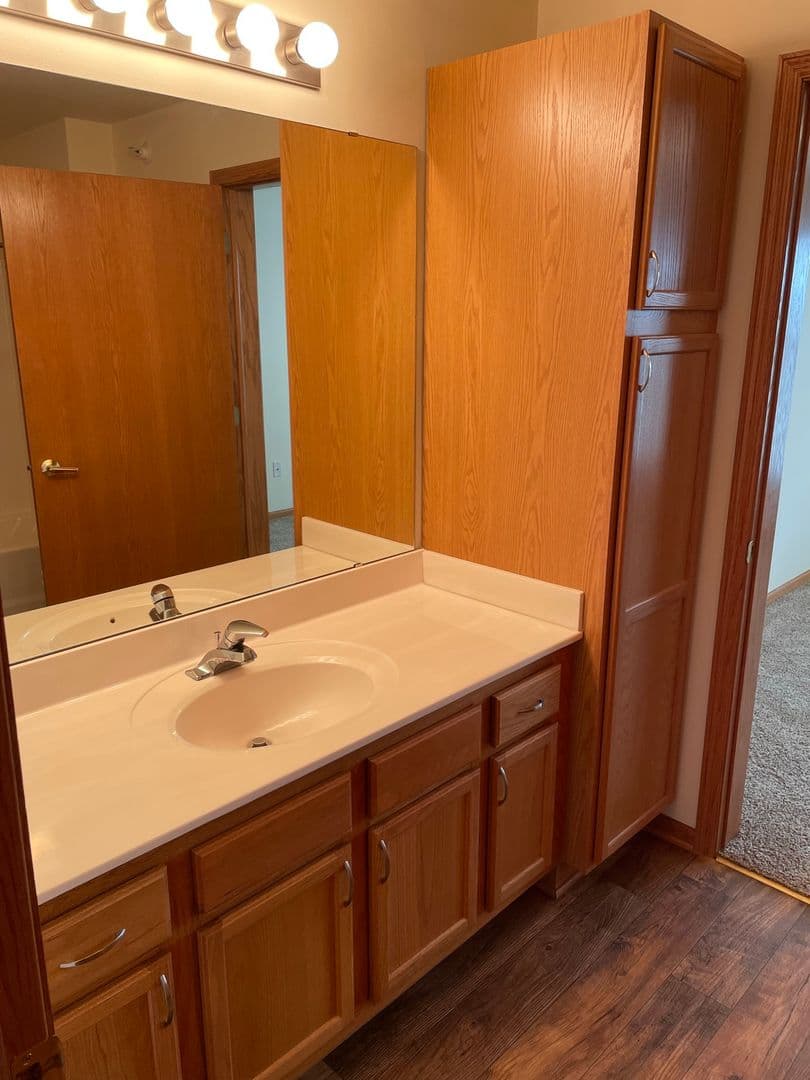 Madison Apartment: 925 Harrington Dr
