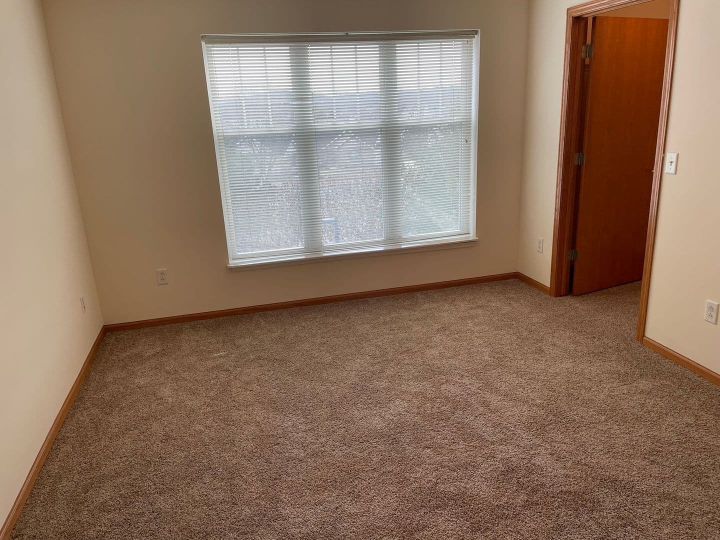 Madison Apartment: 925 Harrington Dr