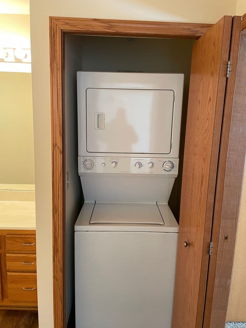 Madison Apartment: 925 Harrington Dr