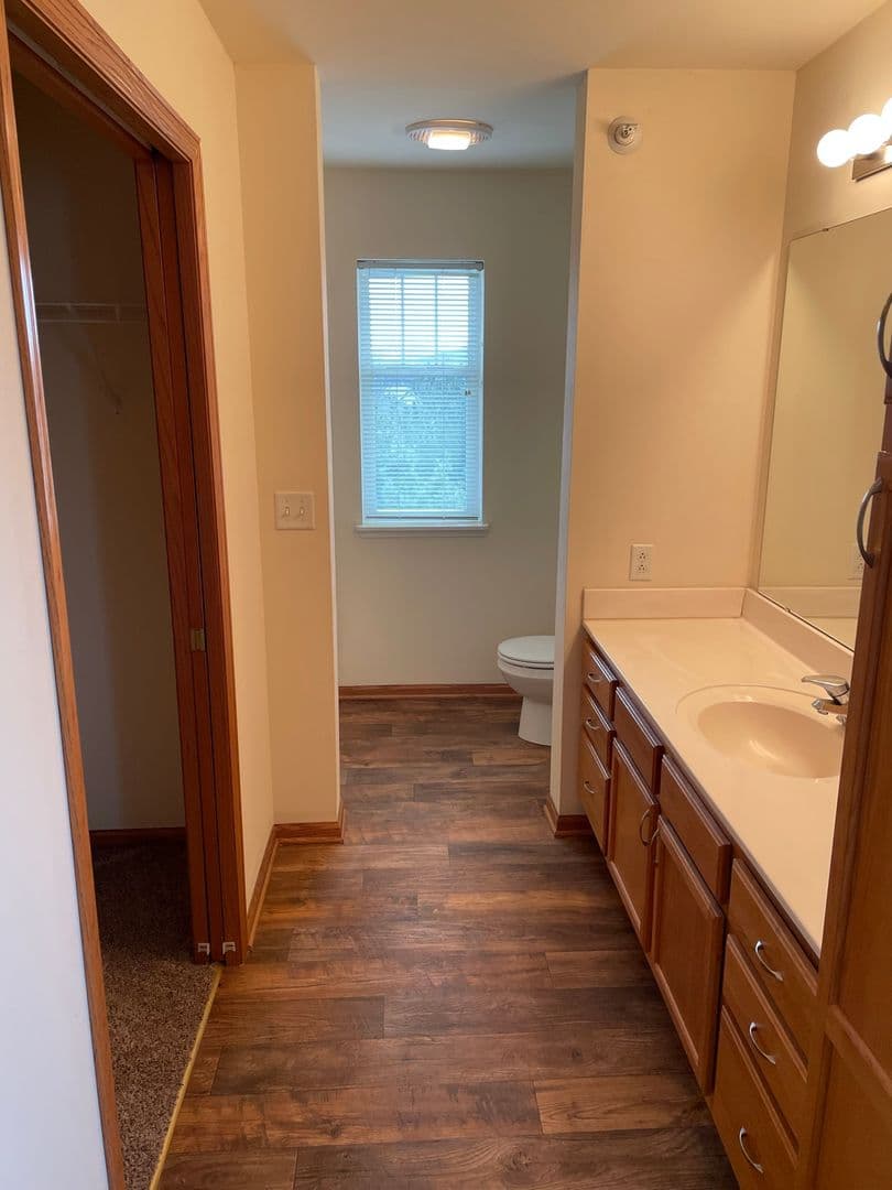 Madison Apartment: 925 Harrington Dr