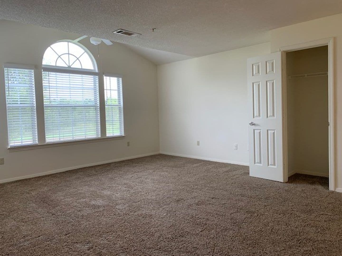 Horn Lake Apartment: 4375 Highway 51 North