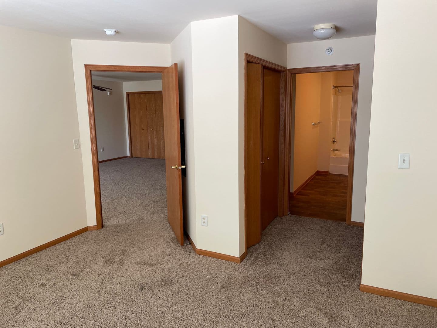 Madison Apartment: 925 Harrington Dr