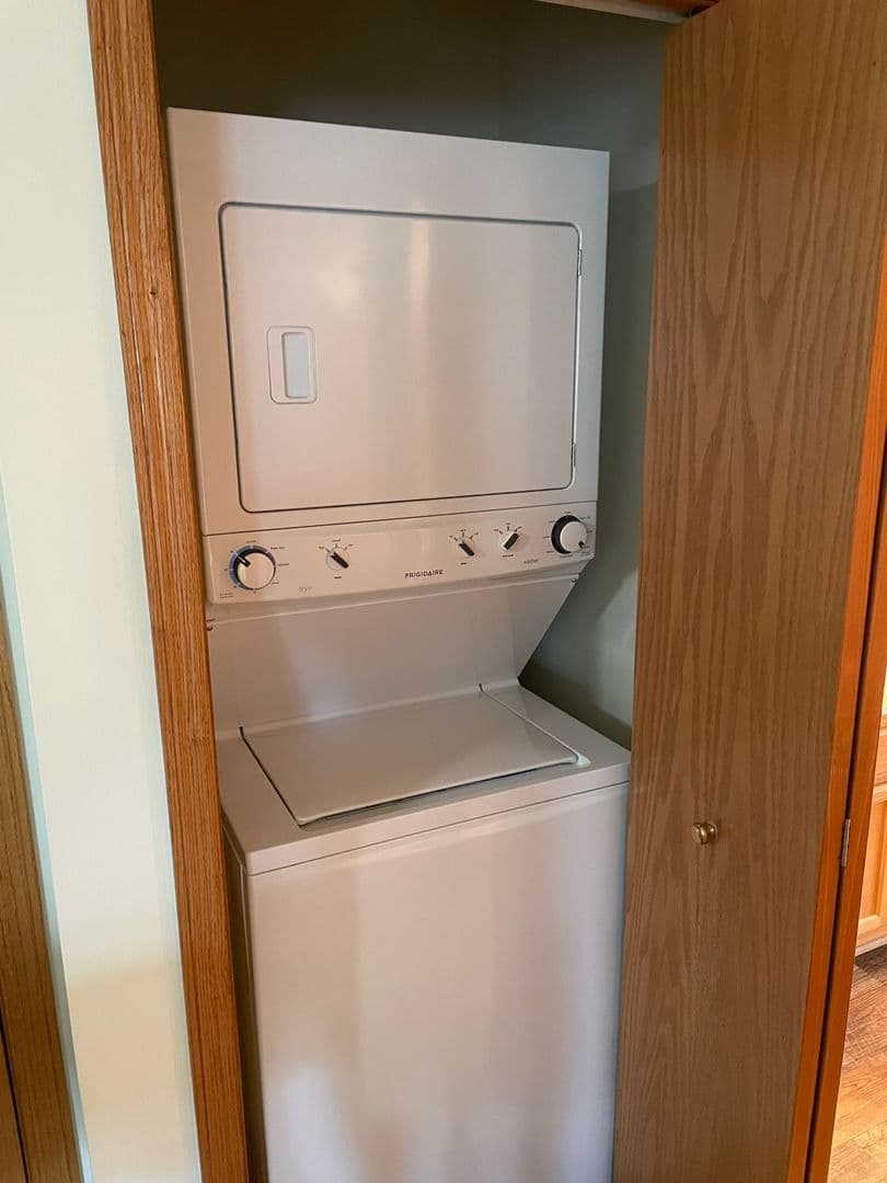 Madison Apartment: 925 Harrington Dr