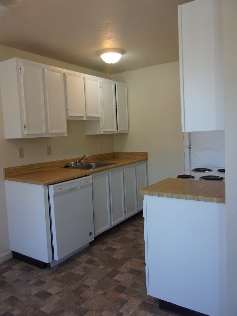 Salem Apartment: 1253 Royvonne Ave. SE