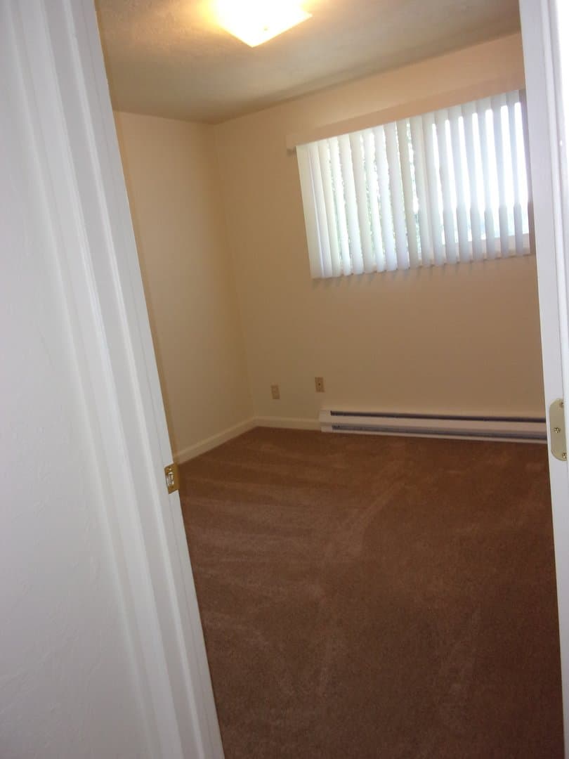 Salem Apartment: 1253 Royvonne Ave. SE