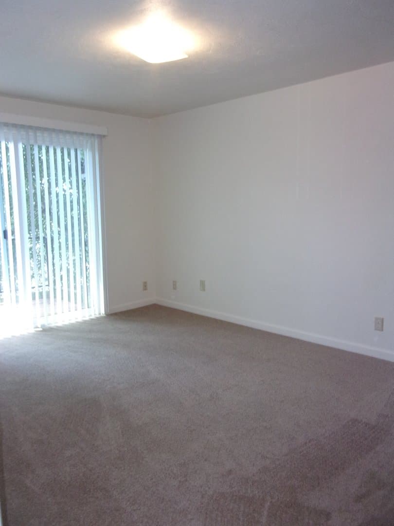 Salem Apartment: 1253 Royvonne Ave. SE