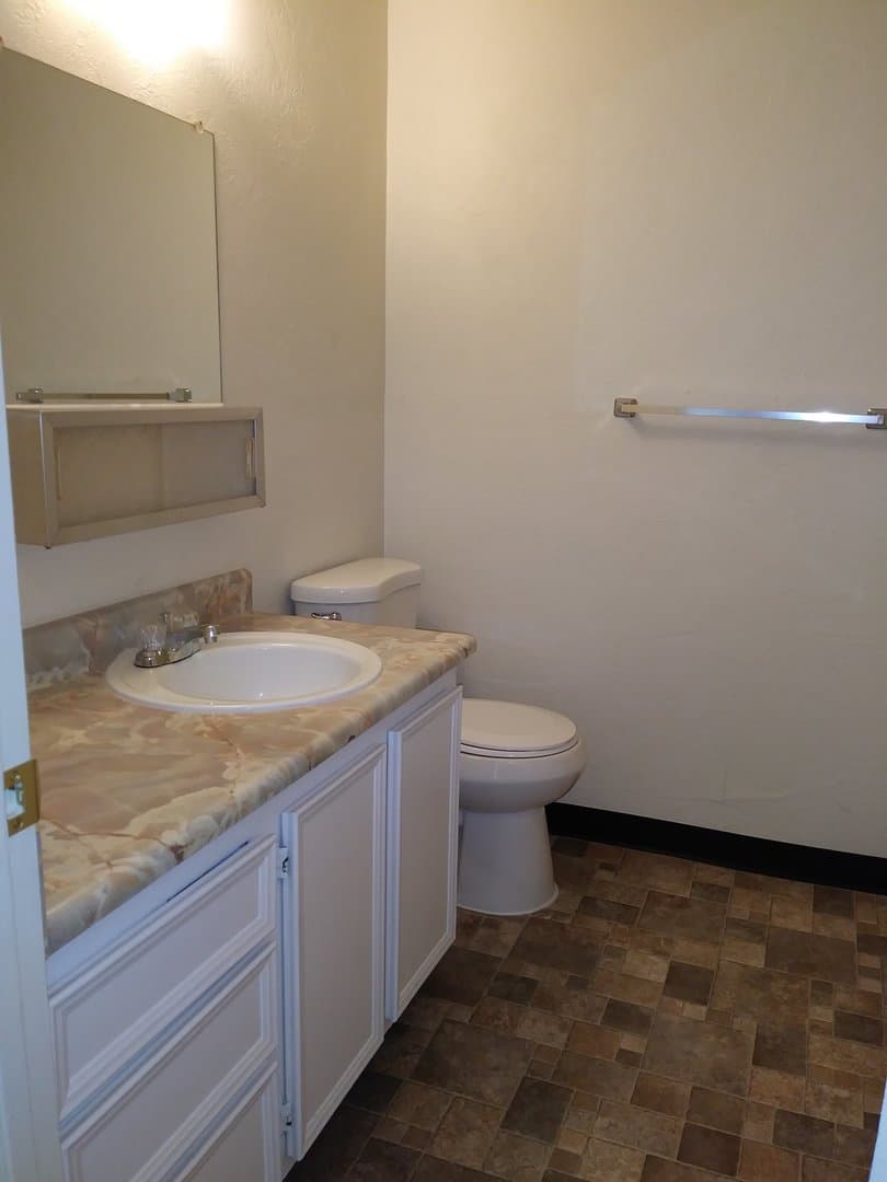 Salem Apartment: 1253 Royvonne Ave. SE