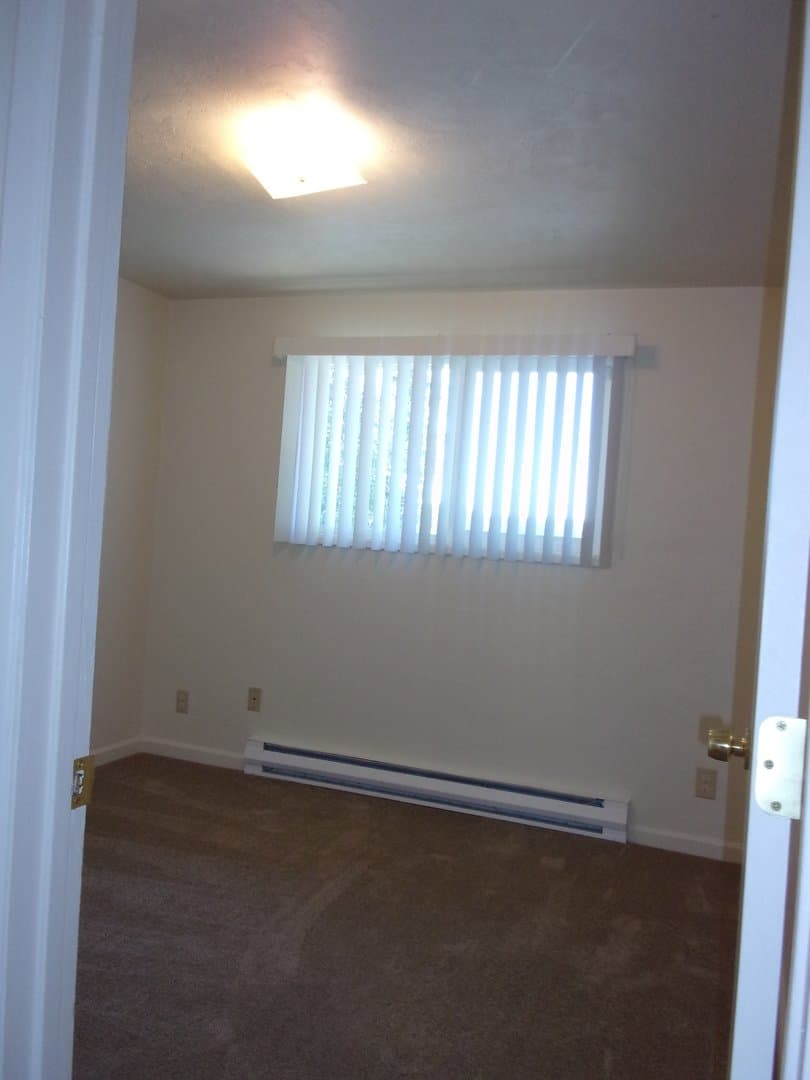 Salem Apartment: 1253 Royvonne Ave. SE