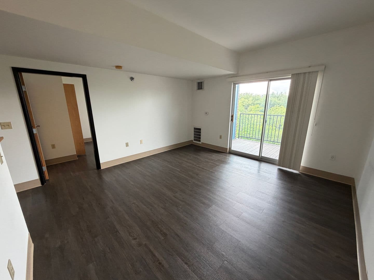 Milwaukee Apartment: 1830 N Hubbard Street
