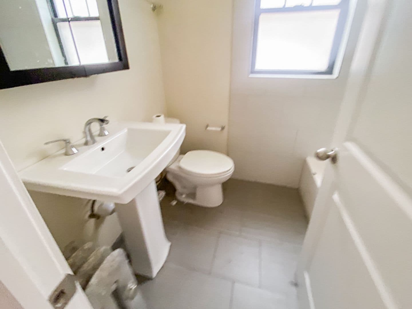 Chicago Apartment: 512 W. Cornelia Ave.