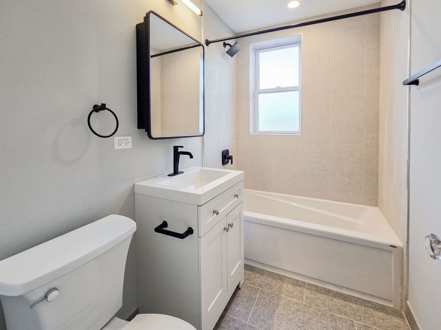 Chicago Apartment: 4917 N. Hermitage Ave.