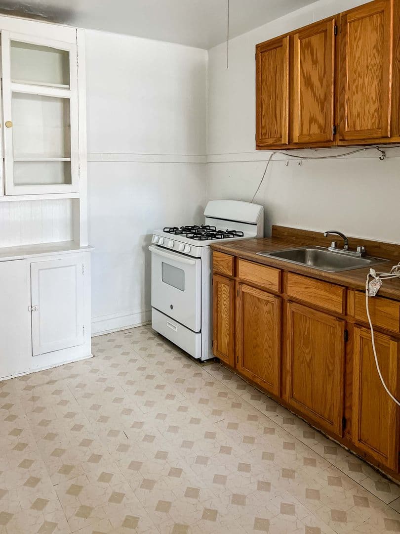 Chicago Apartment: 4844 N. Rockwell St.