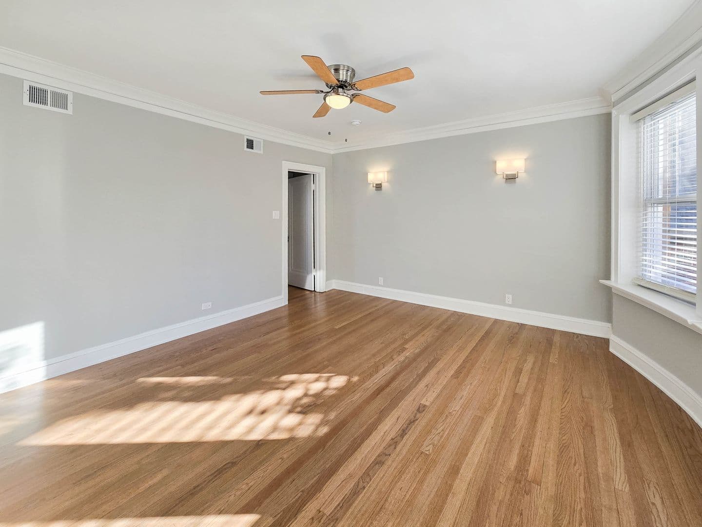 Chicago Apartment: 4917 N. Hermitage Ave.