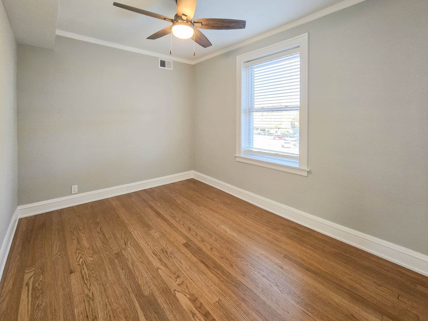 Chicago Apartment: 4917 N. Hermitage Ave.