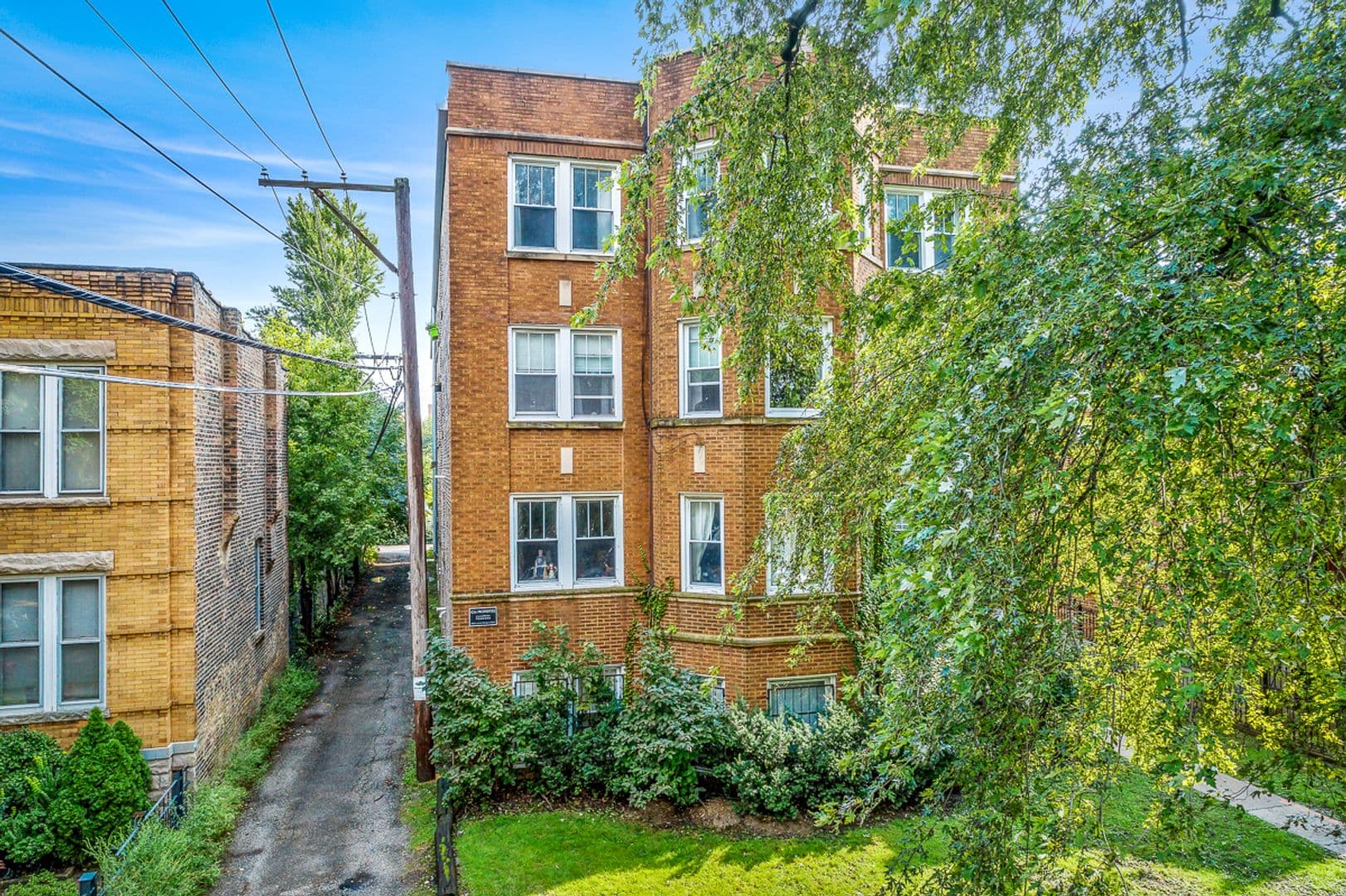 Chicago Apartment: 4917 N. Hermitage Ave.