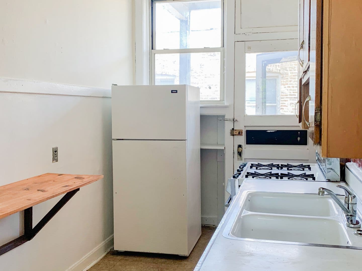Chicago Apartment: 1916 W. Winona St.