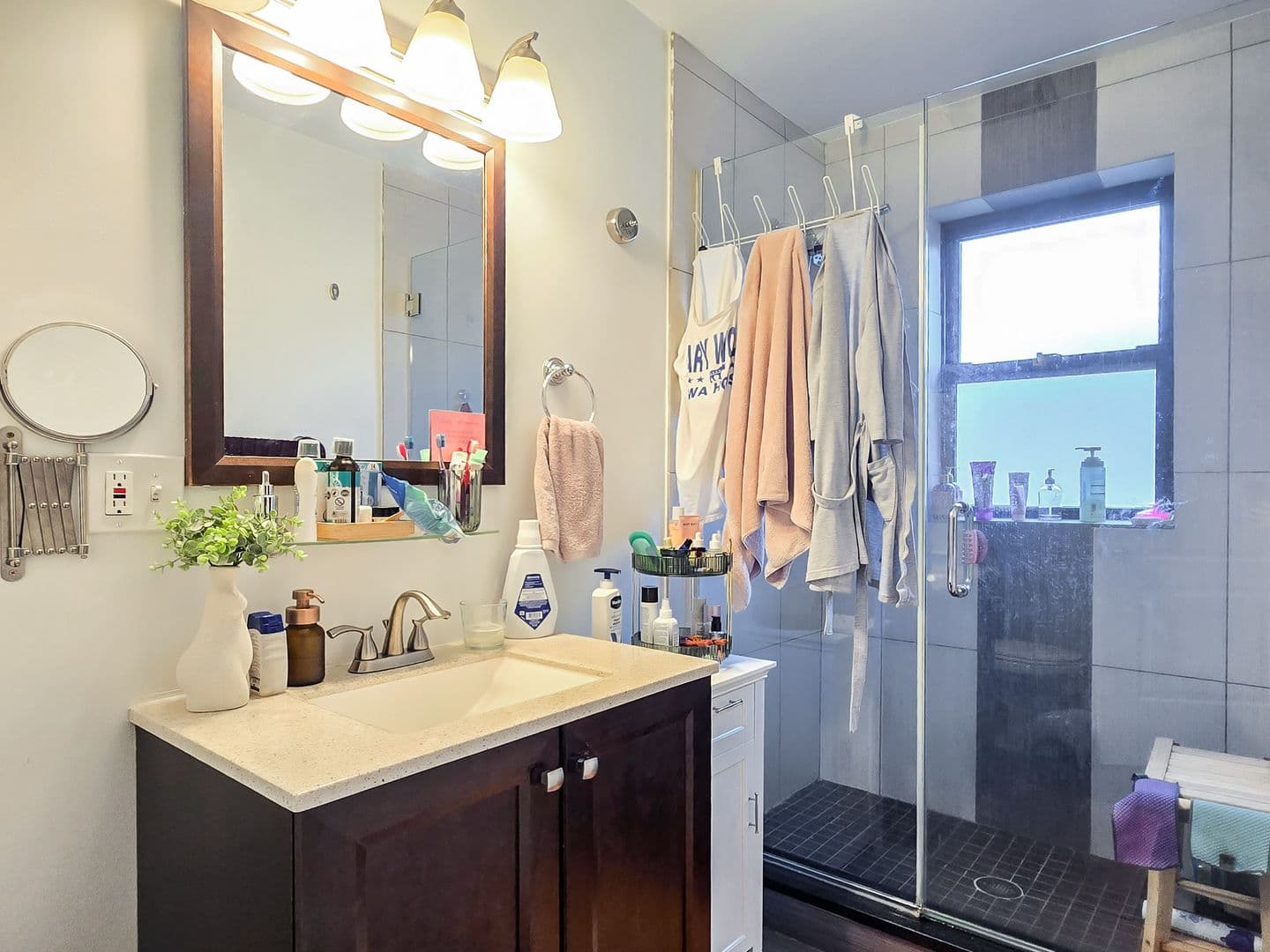 Chicago Apartment: 5553 N. Magnolia Ave.