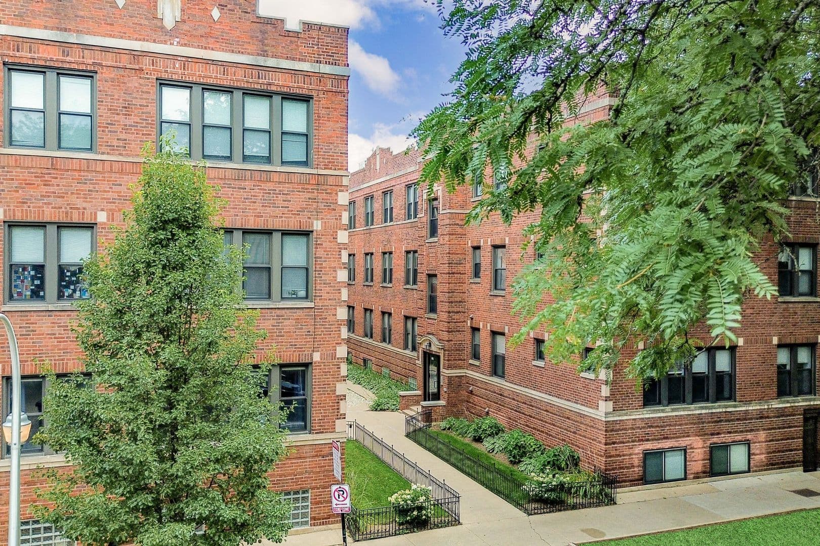 Chicago Apartment: 5553 N. Magnolia Ave.