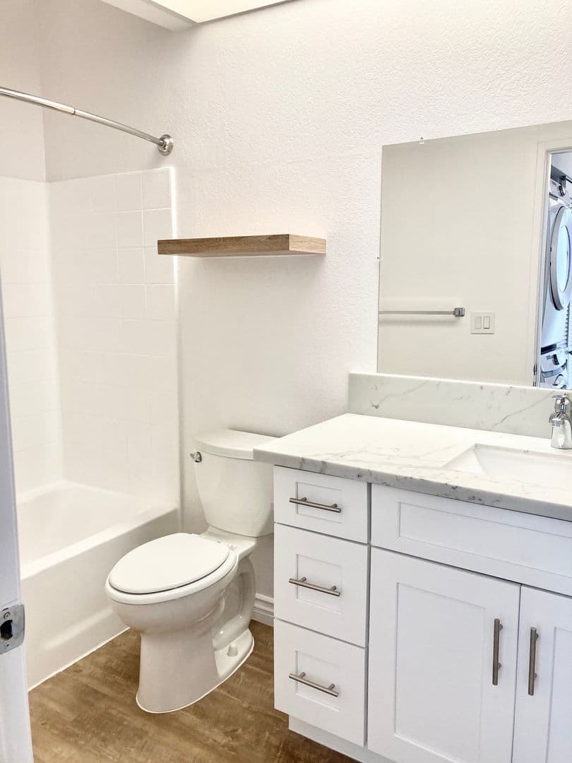 W. Los Angeles Apartment: 1550 Amherst Avenue