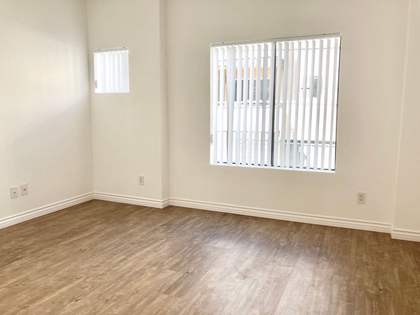 W. Los Angeles Apartment: 1550 Amherst Avenue