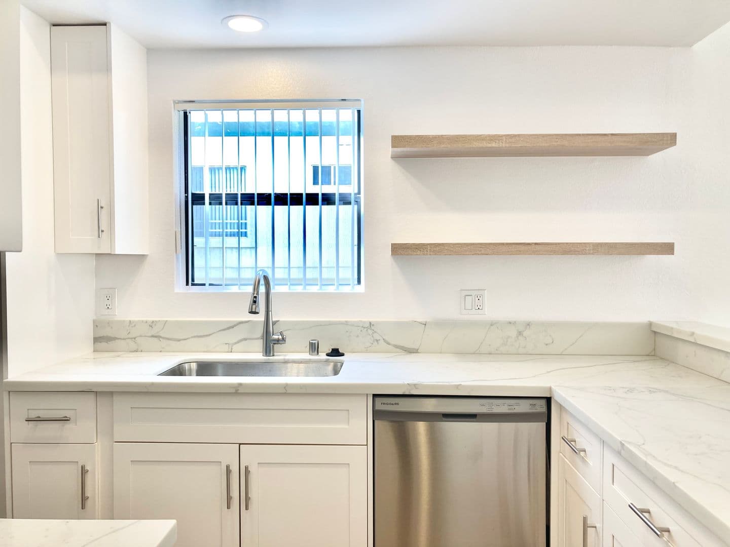 W. Los Angeles Apartment: 1550 Amherst Avenue