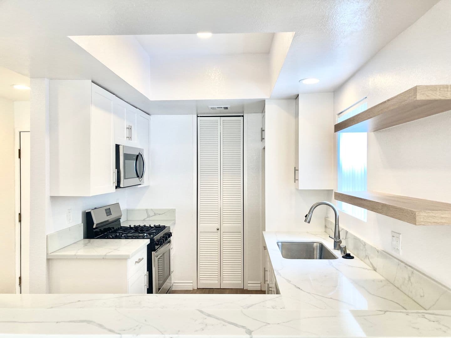 W. Los Angeles Apartment: 1550 Amherst Avenue