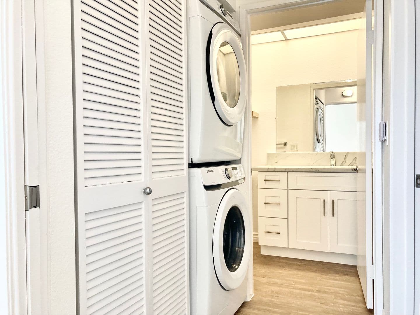 W. Los Angeles Apartment: 1550 Amherst Avenue