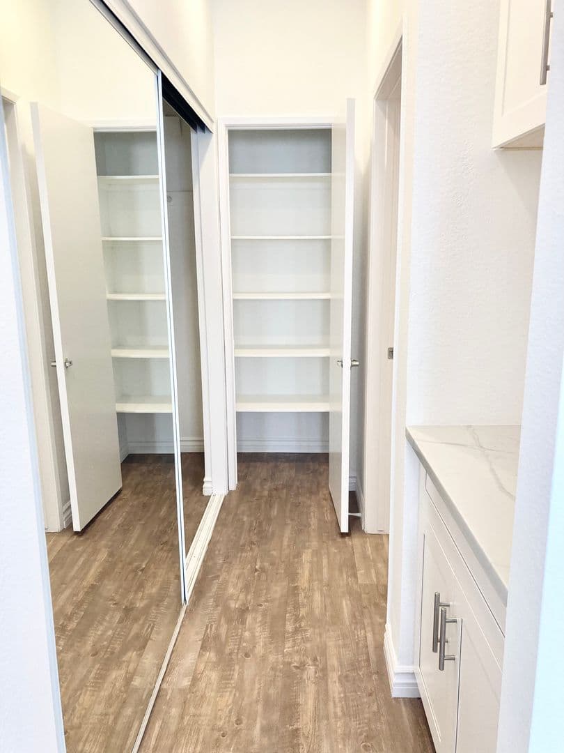 W. Los Angeles Apartment: 1550 Amherst Avenue