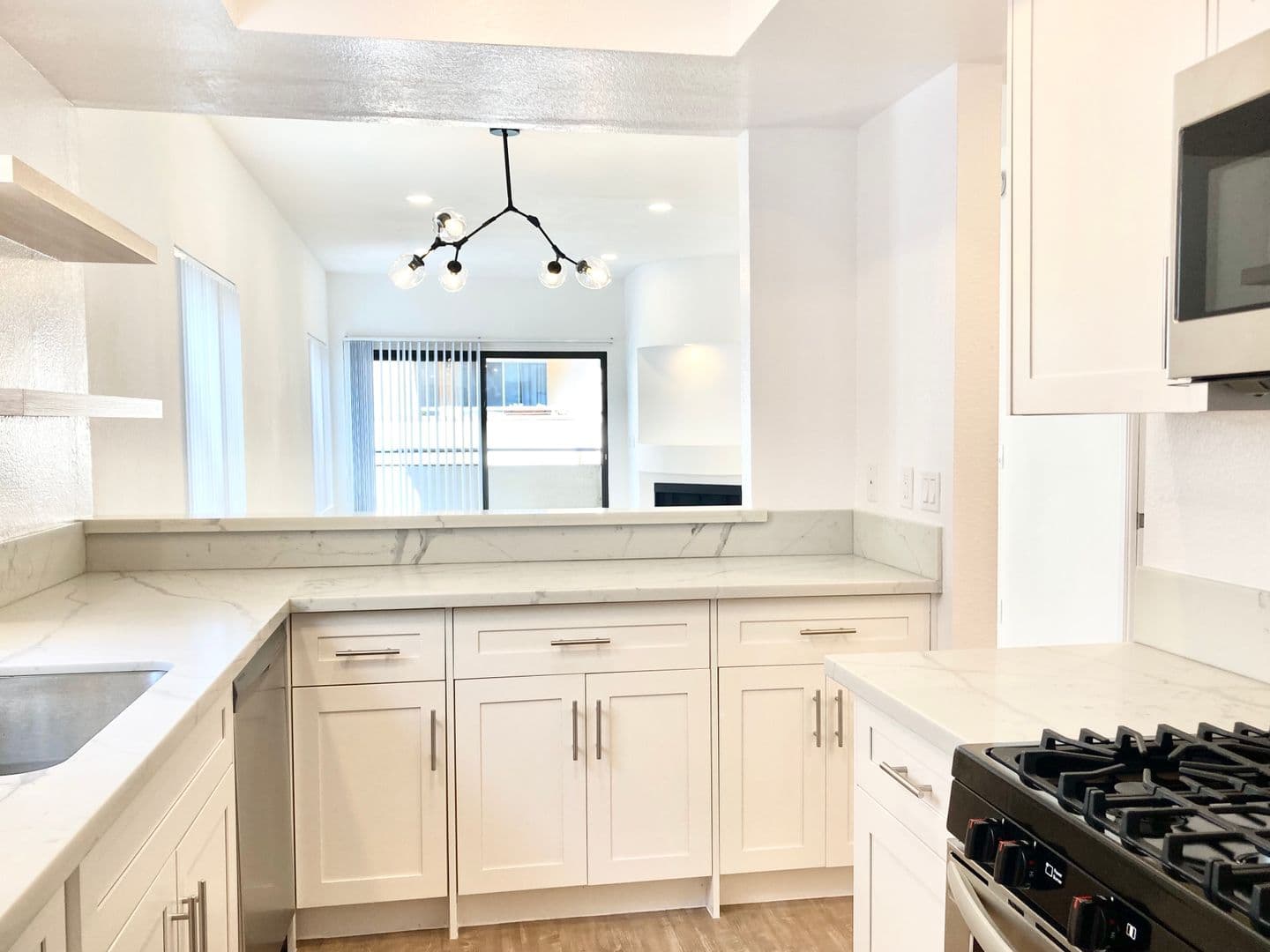 W. Los Angeles Apartment: 1550 Amherst Avenue