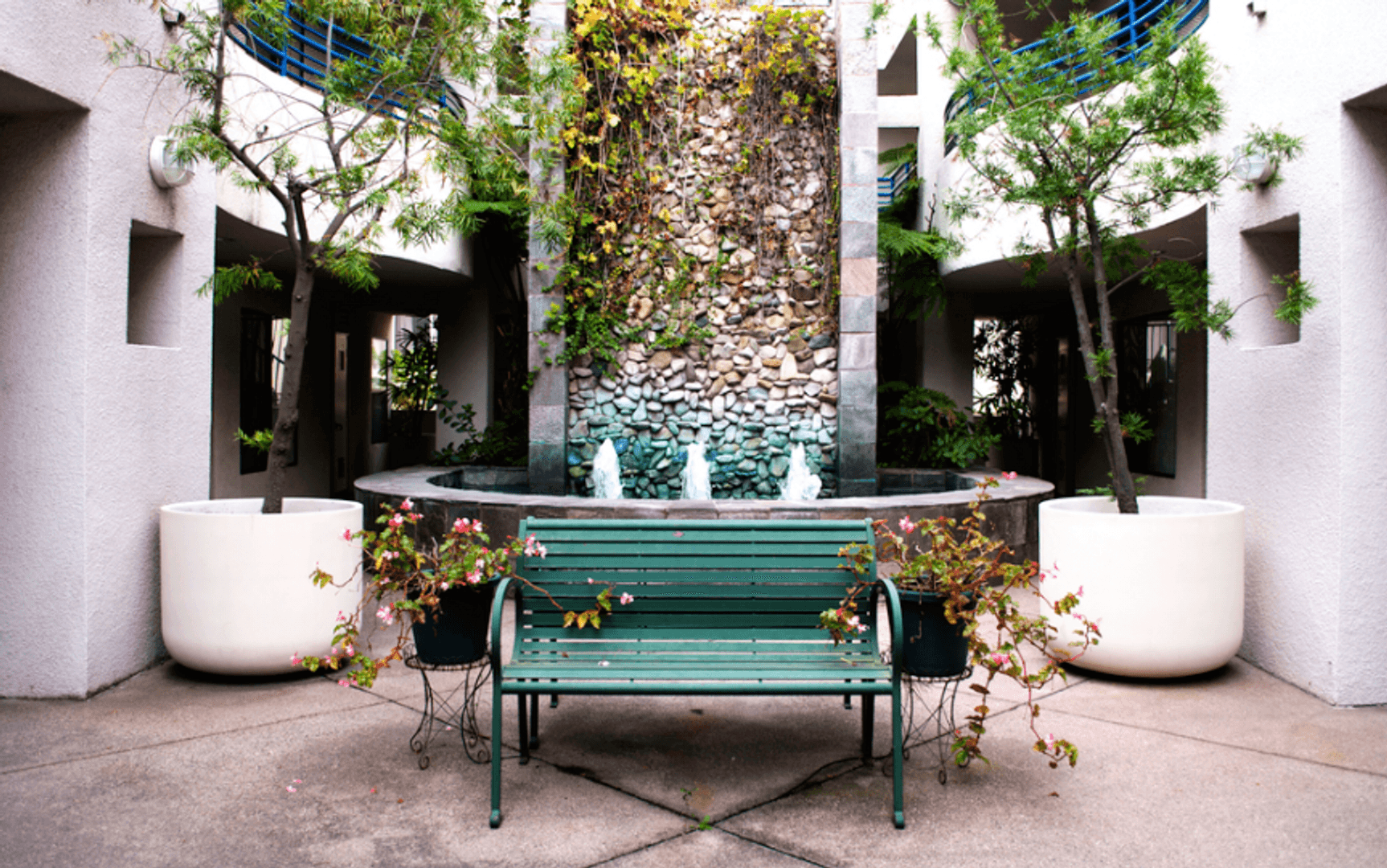 W. Los Angeles Apartment: 1550 Amherst Avenue