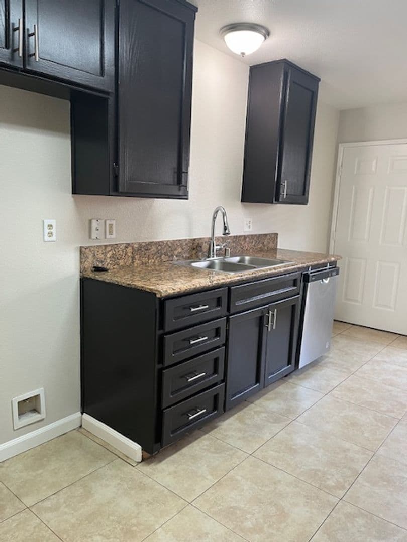 BAKERSFIELD Apartment: 3018 GOSFORD ROAD, units A-D