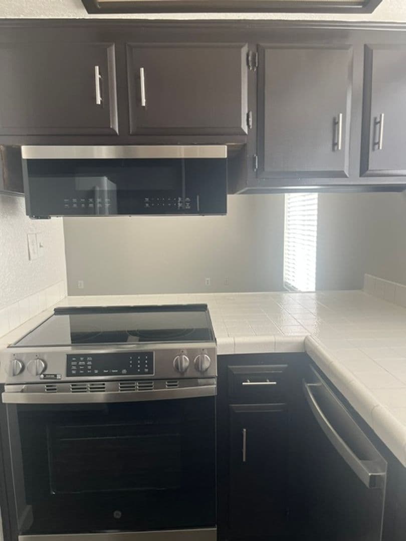 BAKERSFIELD Apartment: 1044 McDONALD WAY, units A-D