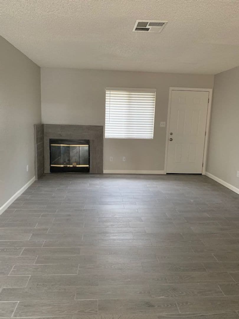 Bakersfield, Apartment: 817 Quail Ln. Lot 11  (#15-#17)