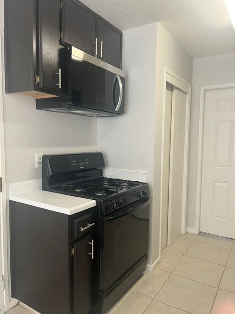 Bakersfield, Apartment: 3106 Brookside Dr.
