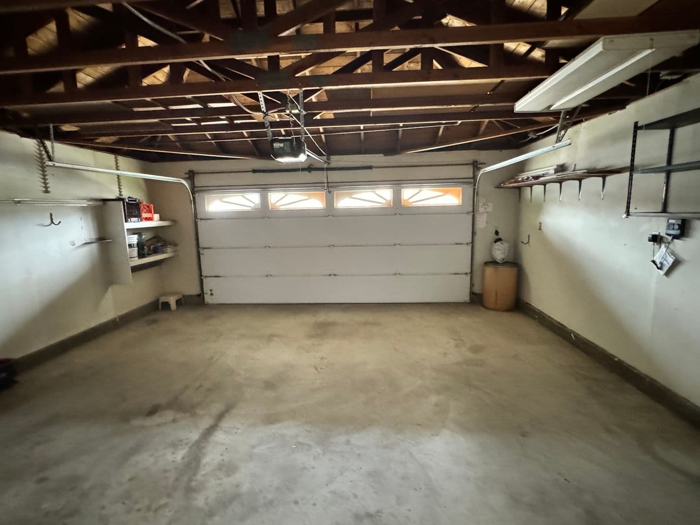 Ventura House: 6630 Sora St,