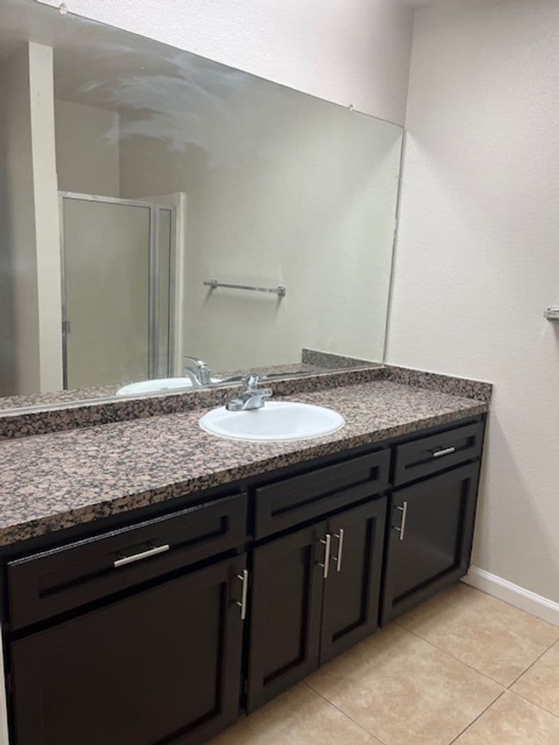 BAKERSFIELD Apartment: 3018 GOSFORD ROAD, units A-D